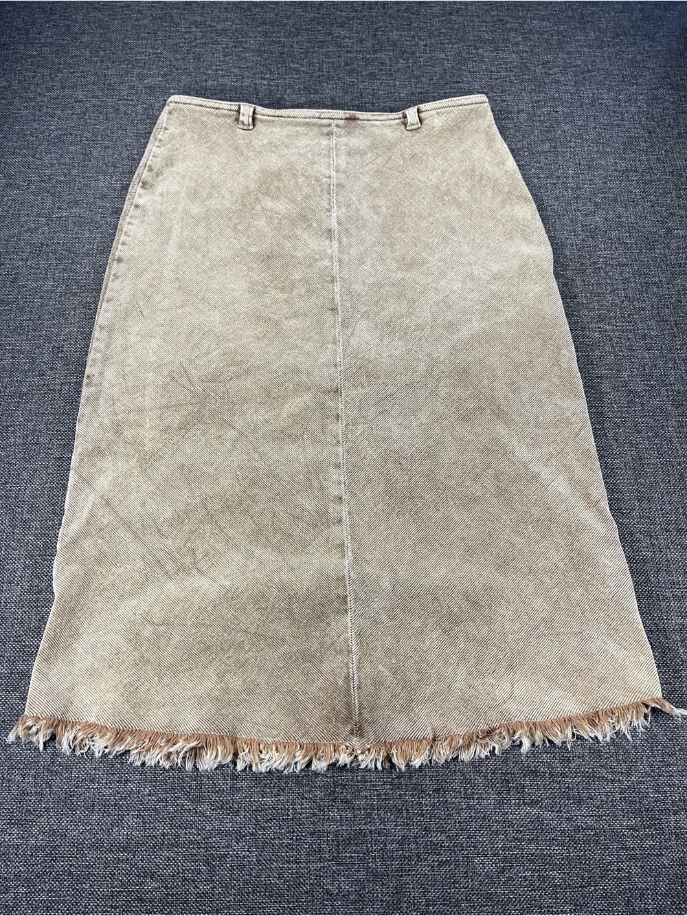 Ellemenno Frayed-Hem Midi Skirt in Tan - Picture 5 of 5